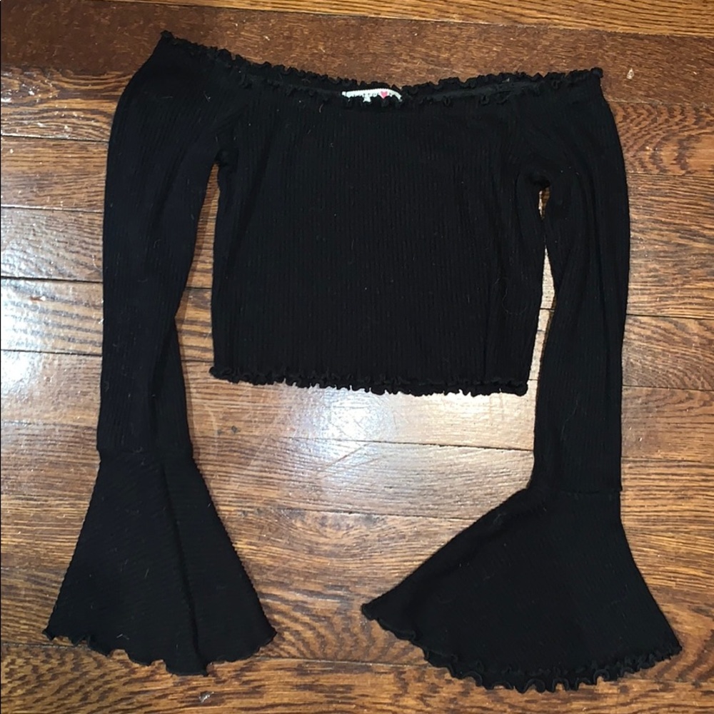 Black off the shoulder long sleeve crop top.